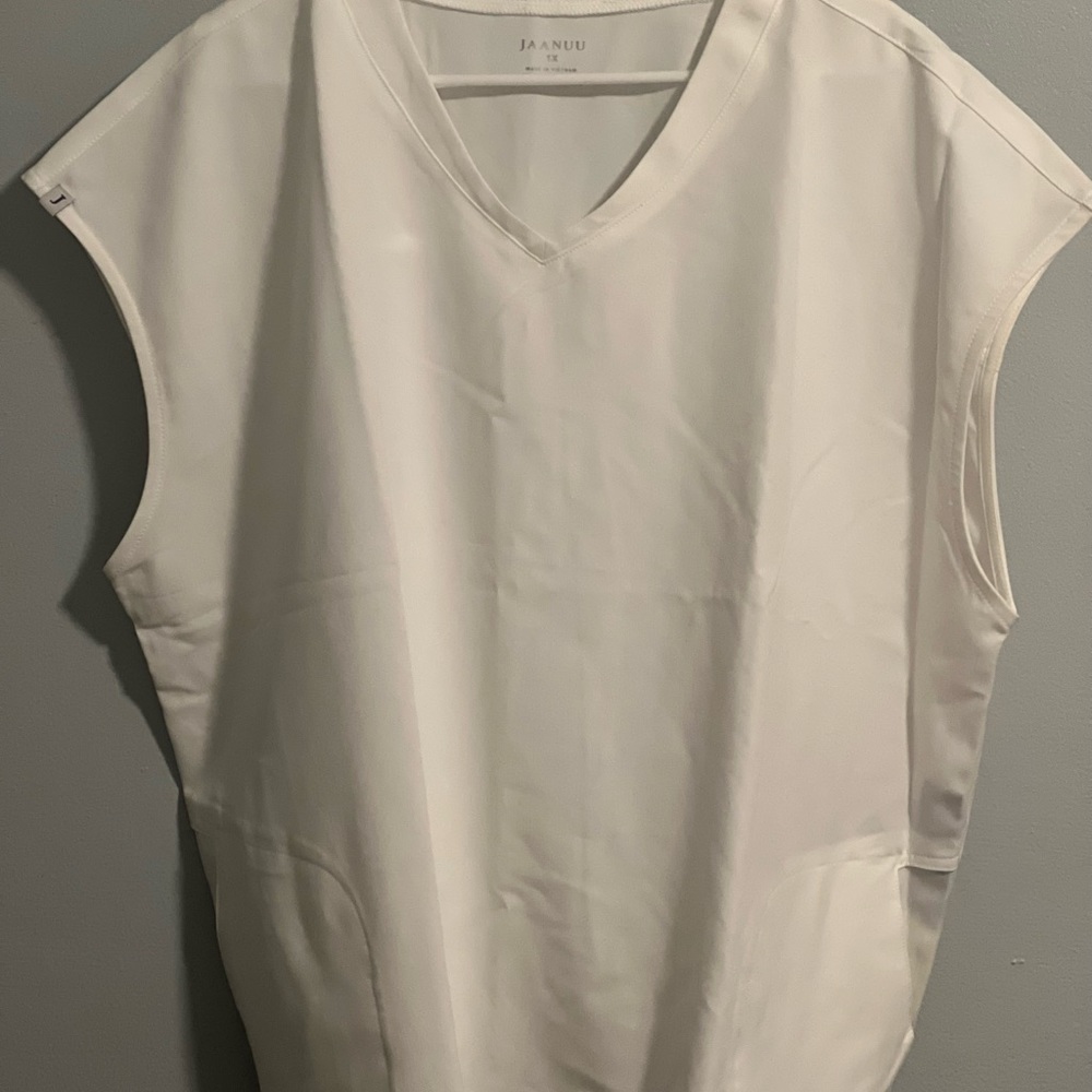 Jaanuu white scrub top brand new